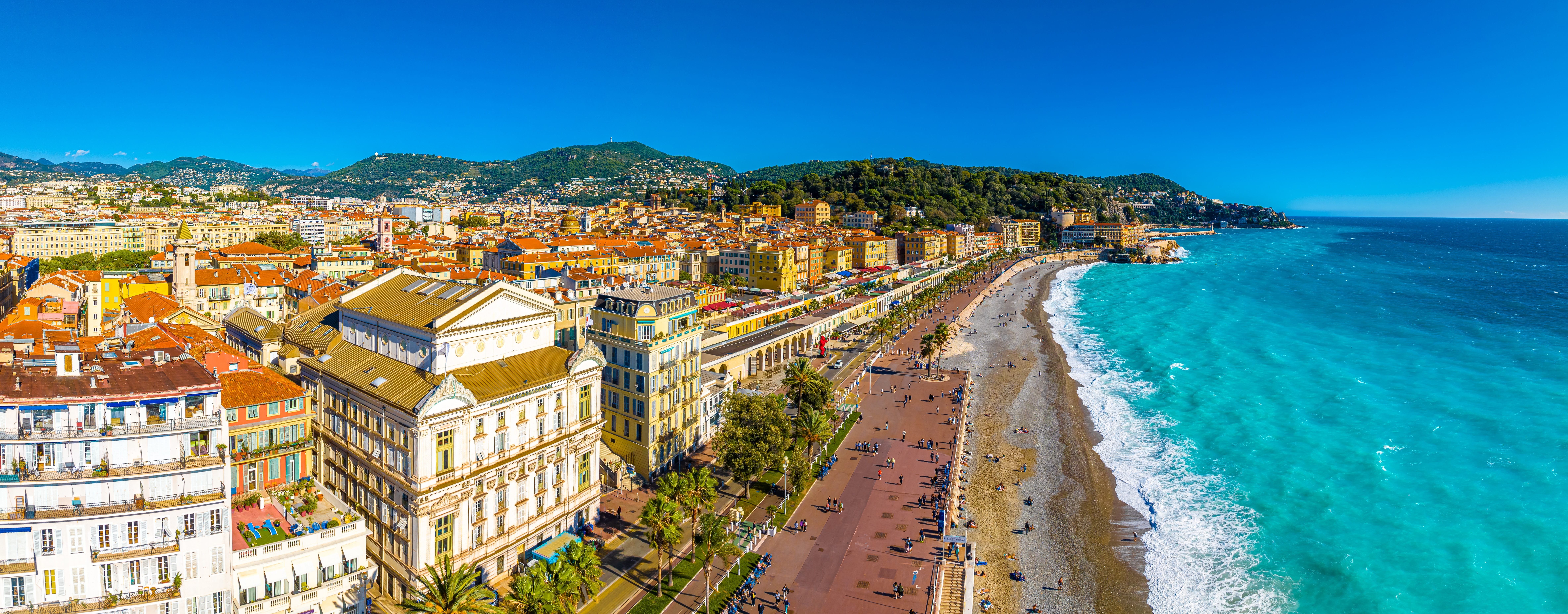 A kép a franciaországi Nizza tengerparti sétányát, a Promenade des Anglais-t ( - Z(s)eppelin utazás